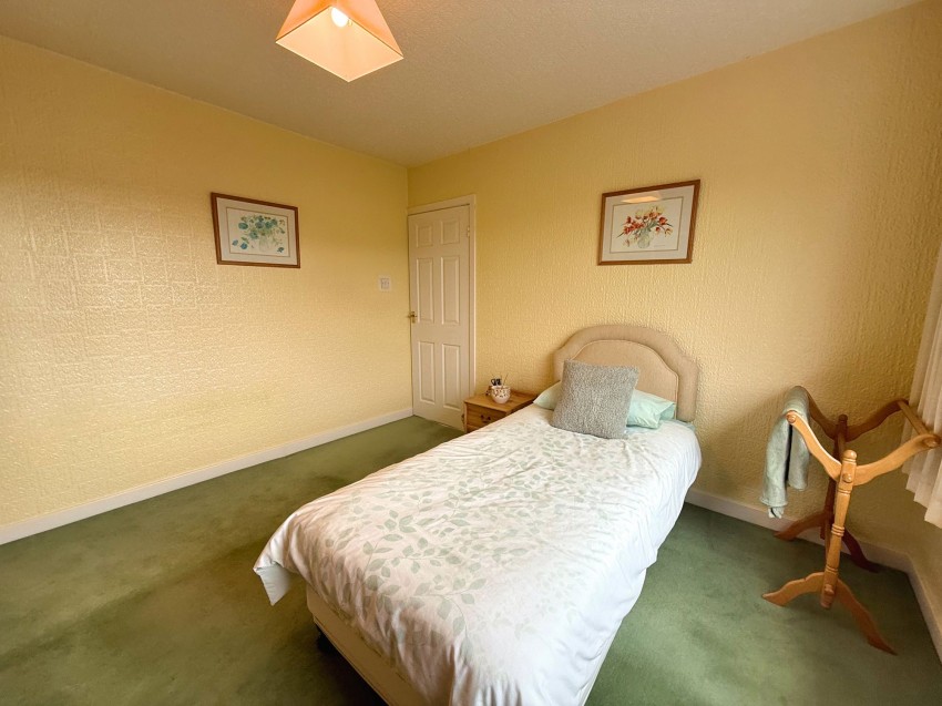 Images for Carlyn Avenue, Sale, M33