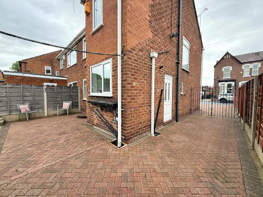 Images for Carlyn Avenue, Sale, M33