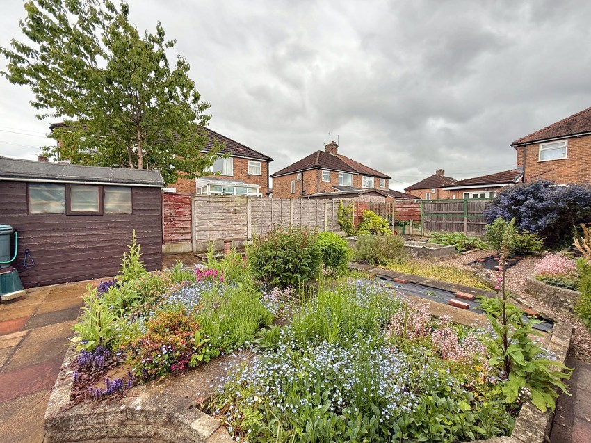 Images for Carlyn Avenue, Sale, M33