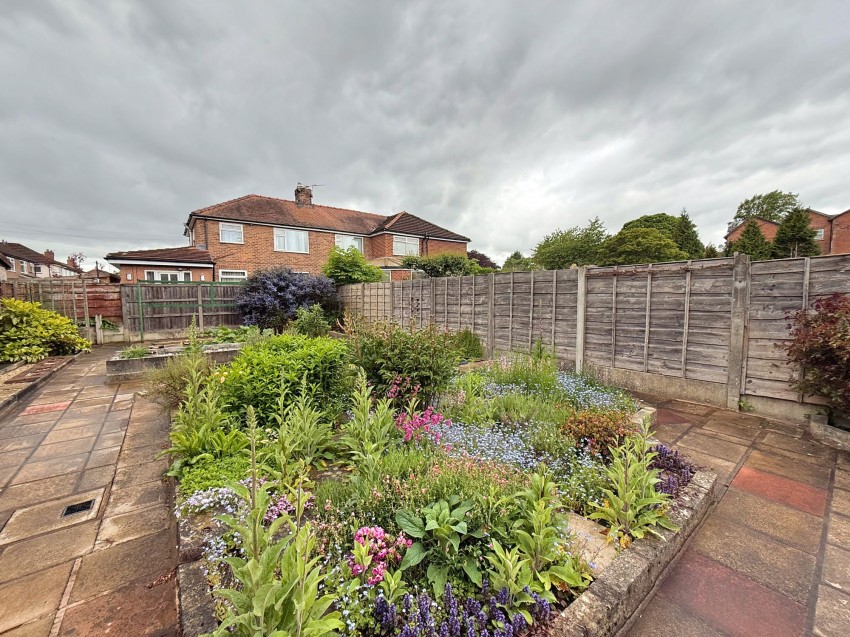 Images for Carlyn Avenue, Sale, M33