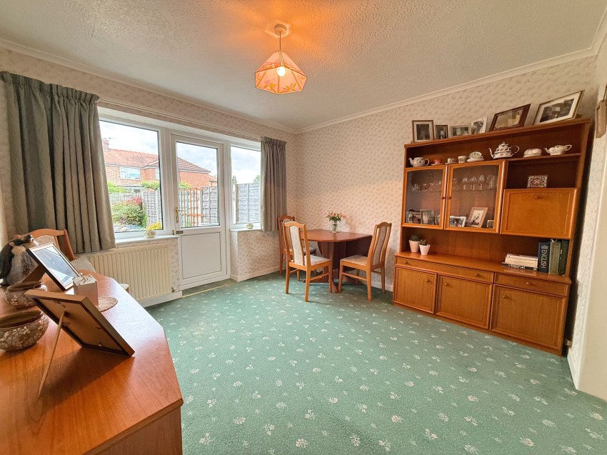 Images for Carlyn Avenue, Sale, M33