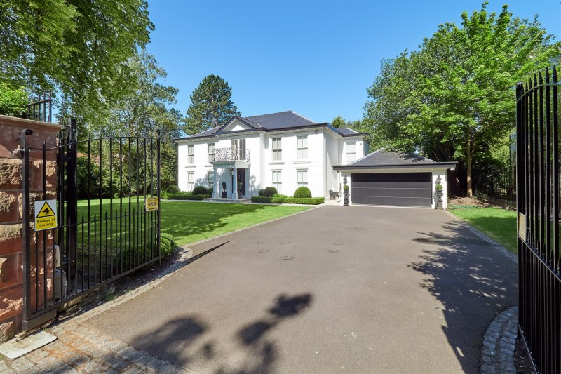 North Road, Hale
