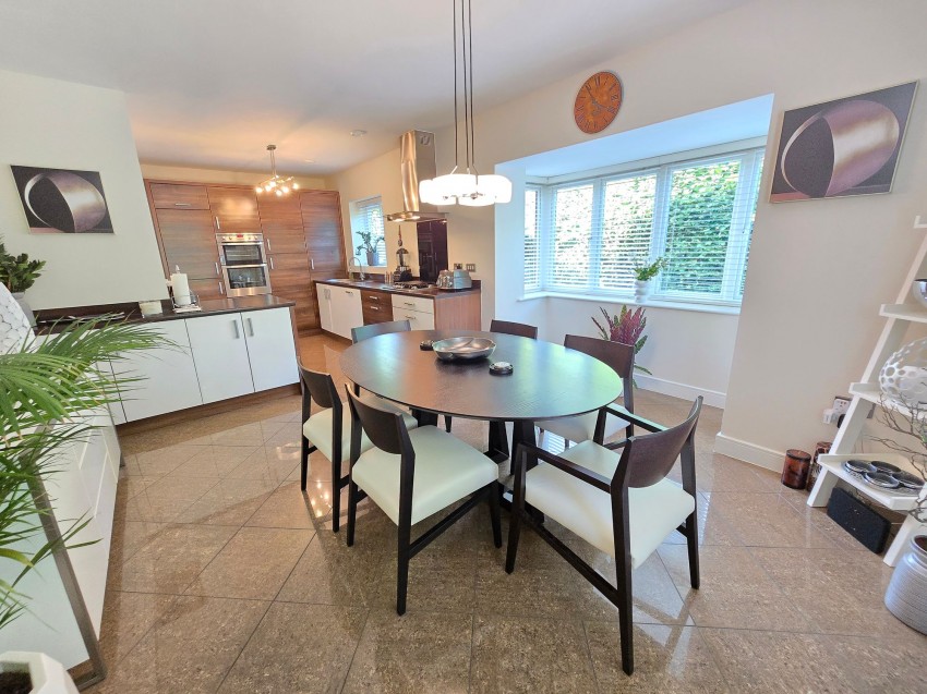 Images for Avensbeck, West Timperley, WA14