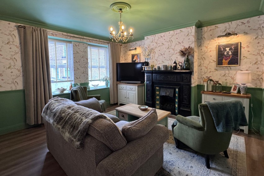 Images for Queen Street, Hadfield, SK13