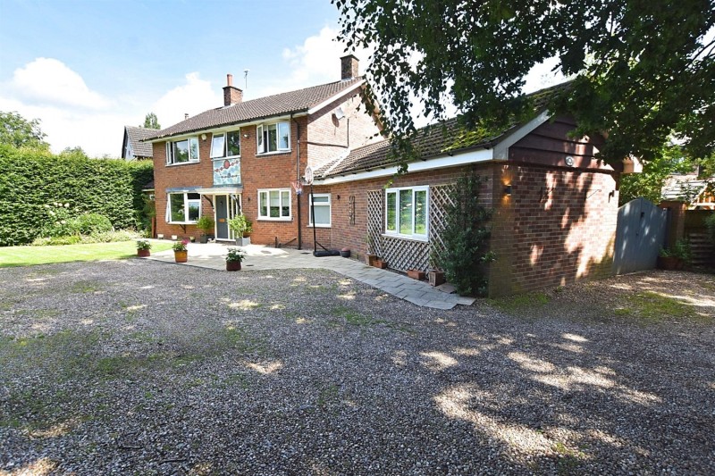 Chester Road, Holmes Chapel