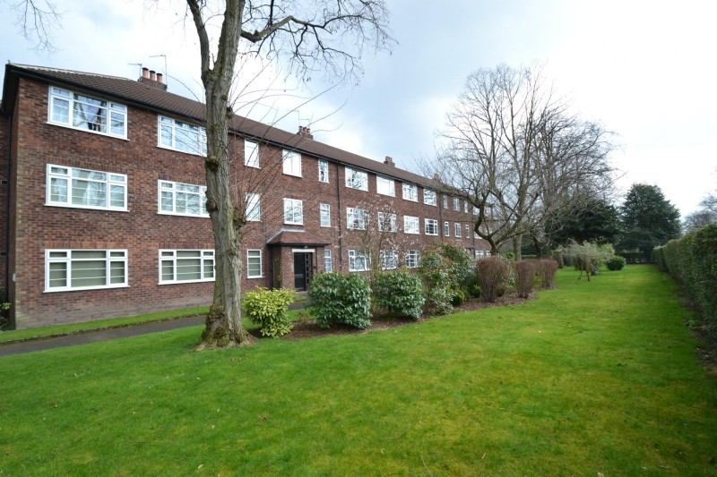 Northenden Road, Sale