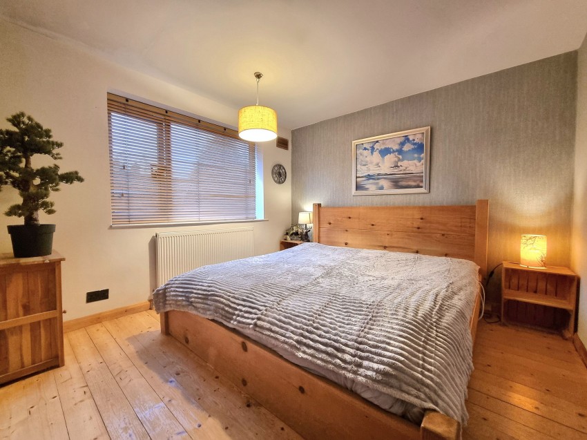 Images for Mere Close, Sale, M33