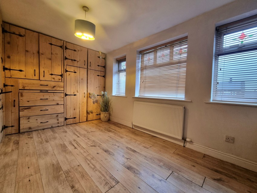 Images for Mere Close, Sale, M33