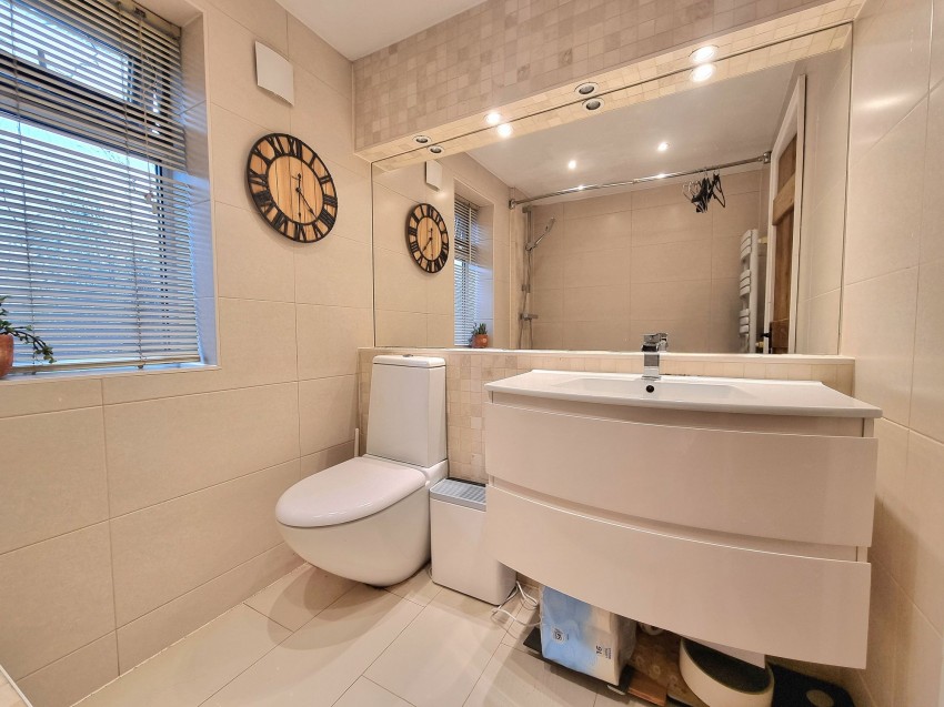 Images for Mere Close, Sale, M33