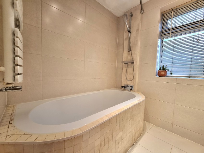 Images for Mere Close, Sale, M33
