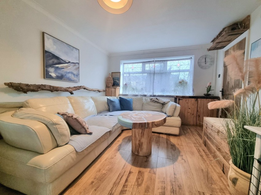 Images for Mere Close, Sale, M33