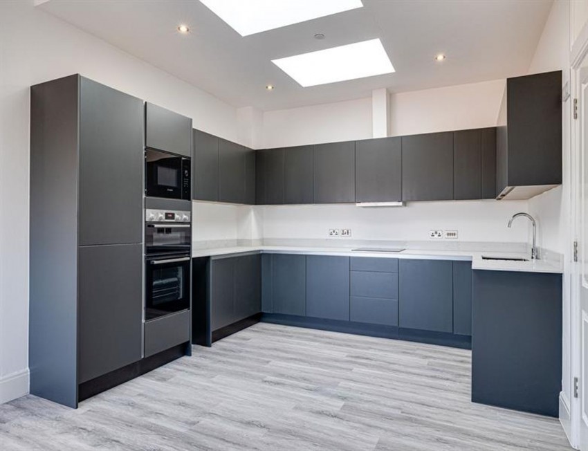 Images for Greysfields House, Ferma Lane, CH3