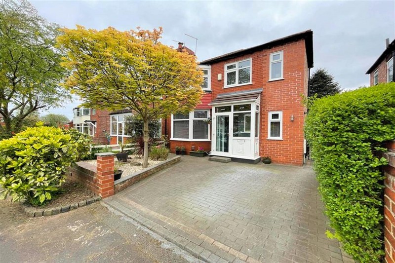 Rydal Avenue, Sale, M33