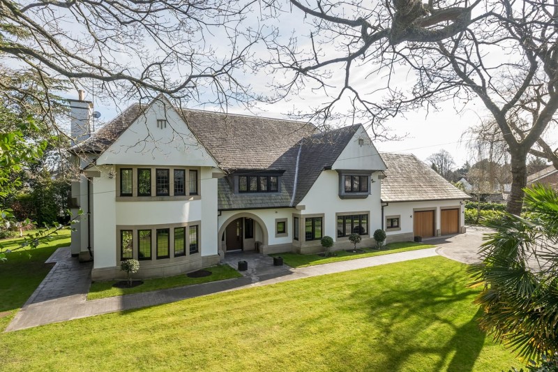 Broad Lane, Hale, WA15