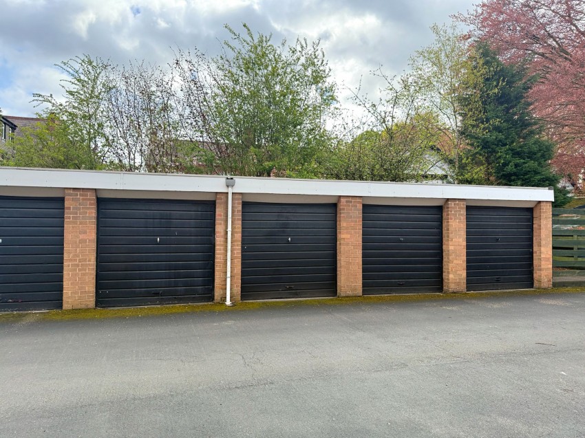 Images for Rookfield Avenue, Sale, M33