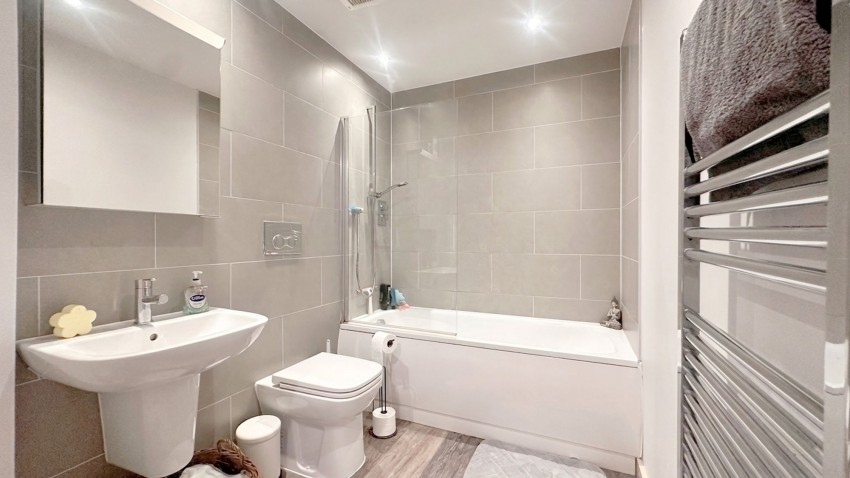Images for First Avenue, Poynton, SK12