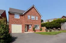 Images for Head of cul de sac location and private landscaped garden in Thistle Close