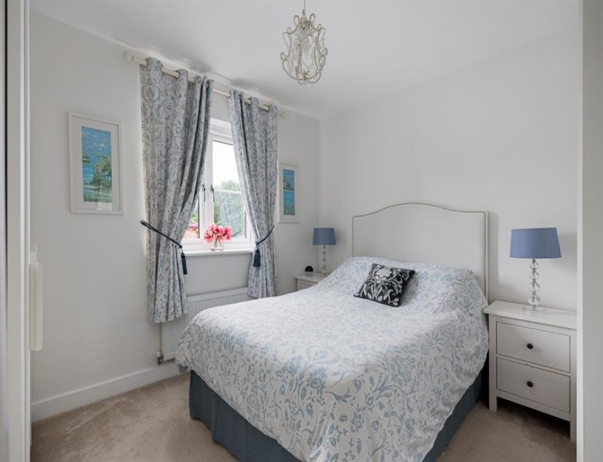Images for Head of cul de sac location and private landscaped garden in Thistle Close