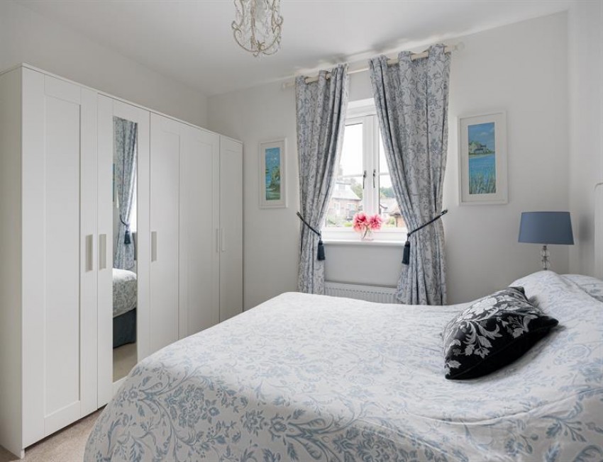 Images for Head of cul de sac location and private landscaped garden in Thistle Close