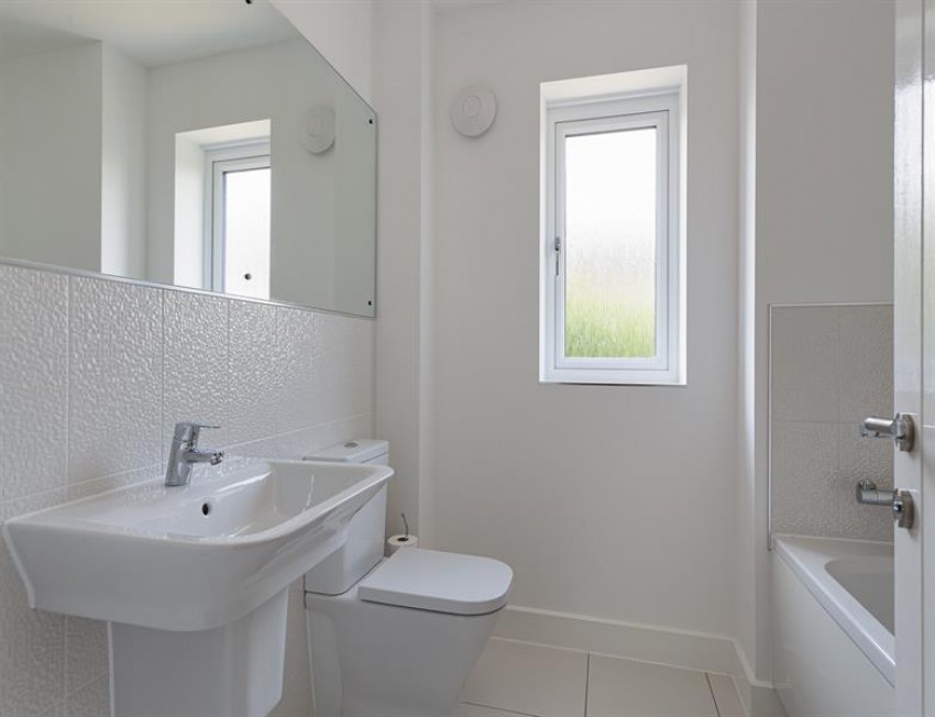 Images for Head of cul de sac location and private landscaped garden in Thistle Close