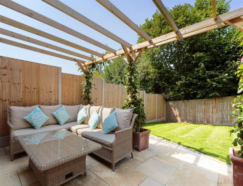 Images for Head of cul de sac location and private landscaped garden in Thistle Close
