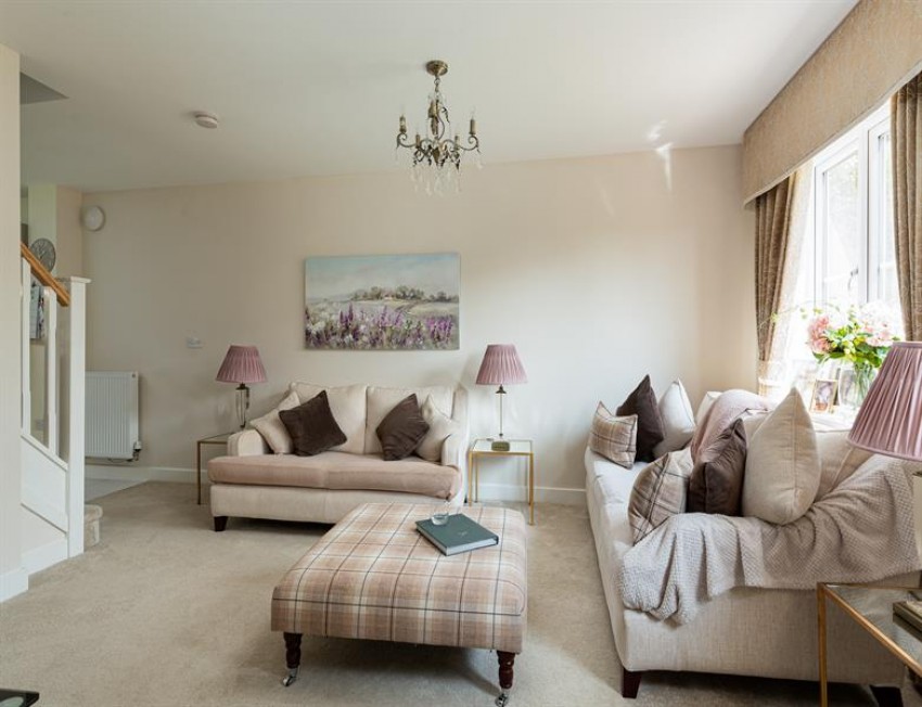 Images for Head of cul de sac location and private landscaped garden in Thistle Close