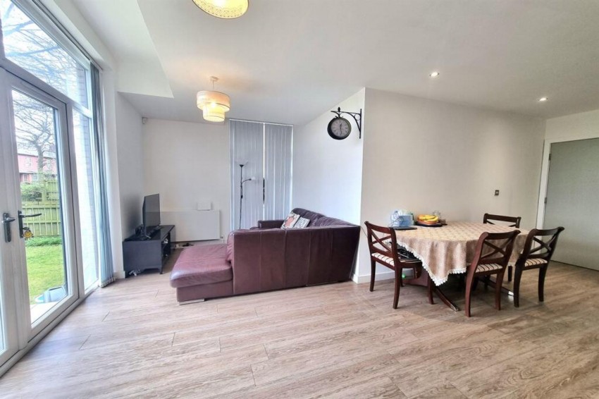 Images for Dane Road, Metro House, M33