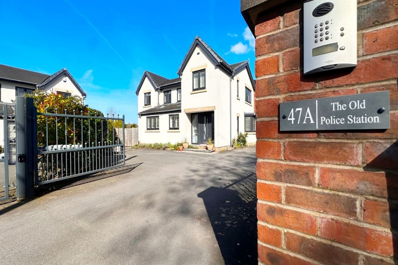 London Road North, Poynton