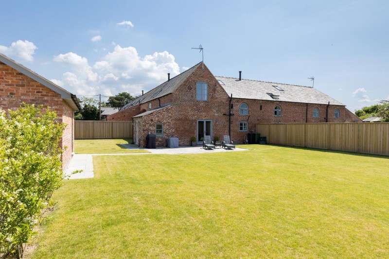 Gladstone Barns, Church Road, Ashton, Chester