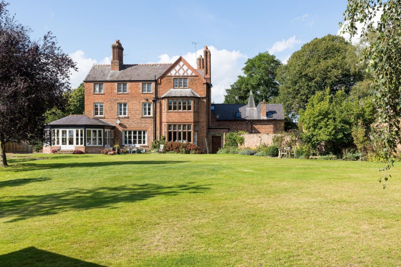 Village Road, Great Barrow, Chester