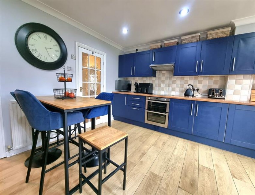 Images for Avonlea Road, Sale