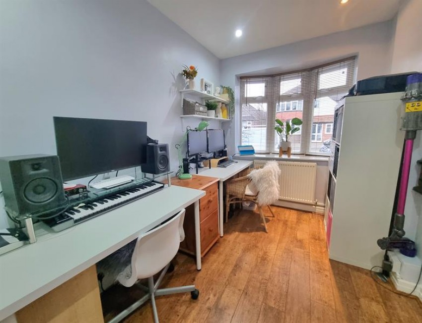 Images for Avonlea Road, Sale