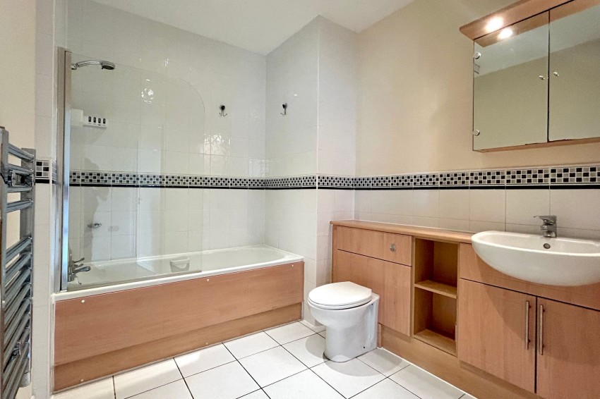 Images for Lauriston Close, Crown House, M22