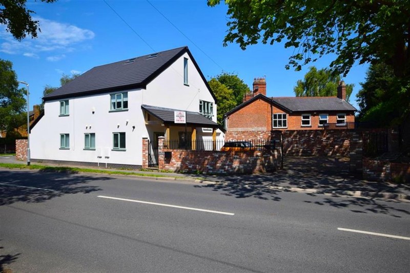 79 Dickens Lane, Poynton, SK12