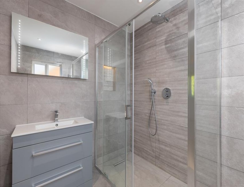 Images for Elegant modern living at Larch House, Delamere