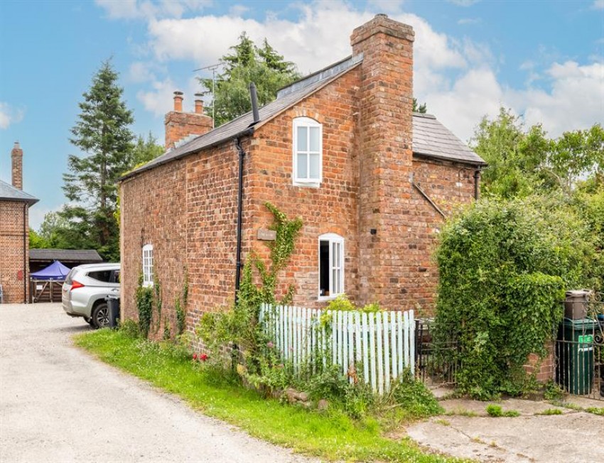 Images for THE SQUARE - beautiful detached cottage in semi rural hamlet 