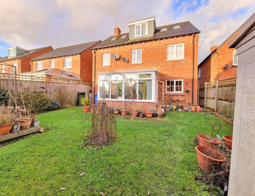Images for Aylesbury Close, Broadheath