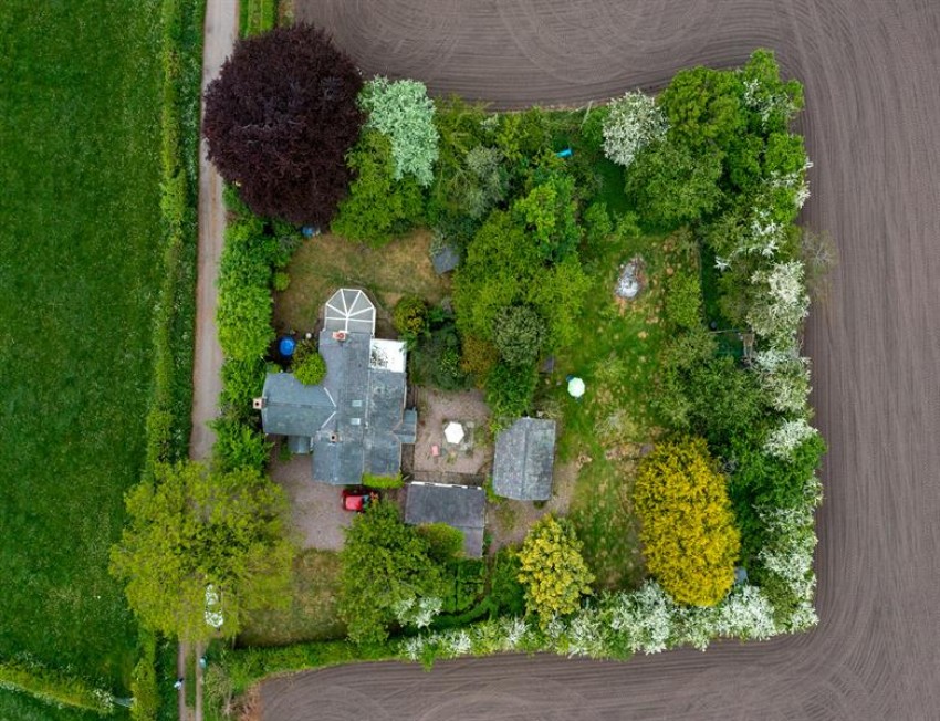 Images for House, double garage and annexe surrounded by fields on Basfords Lane