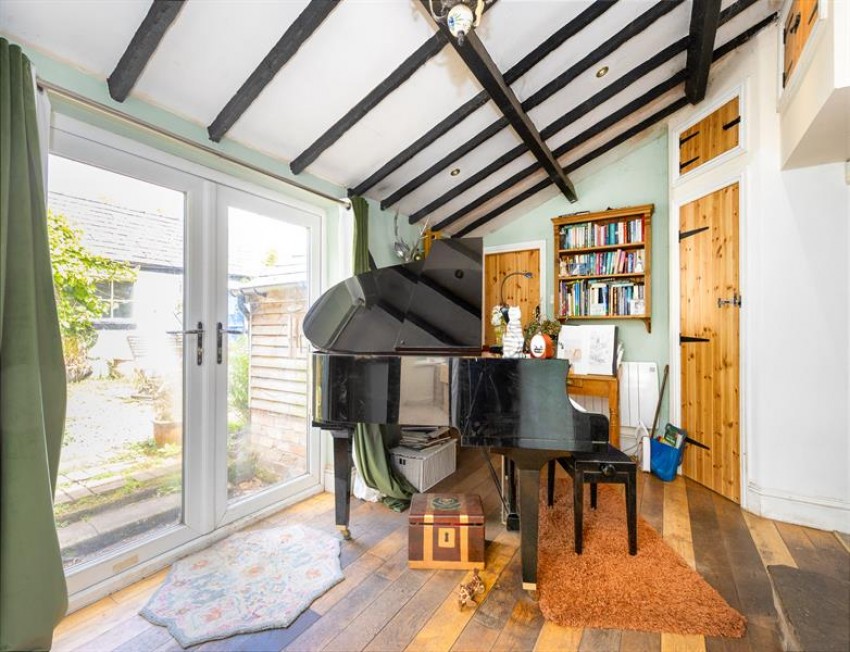Images for House, double garage and annexe surrounded by fields on Basfords Lane
