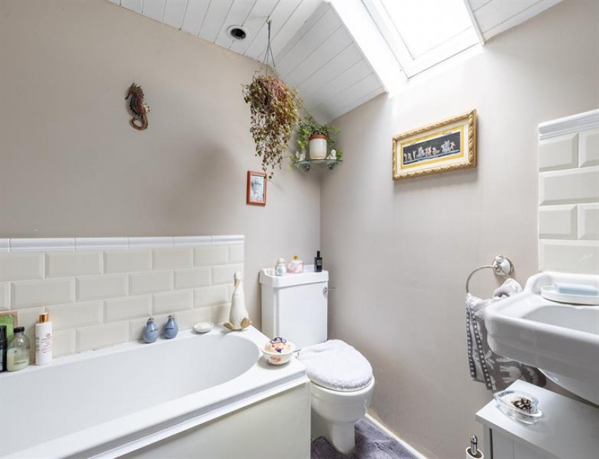 Images for House, double garage and annexe surrounded by fields on Basfords Lane