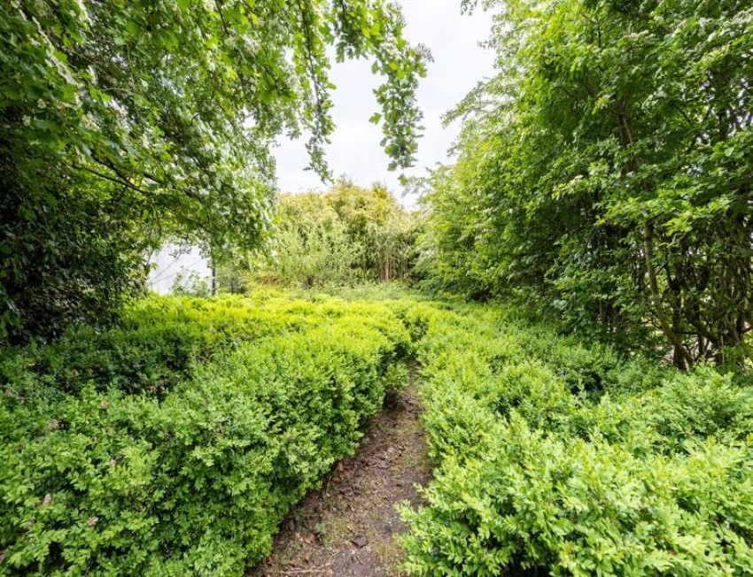 Images for House, double garage and annexe surrounded by fields on Basfords Lane