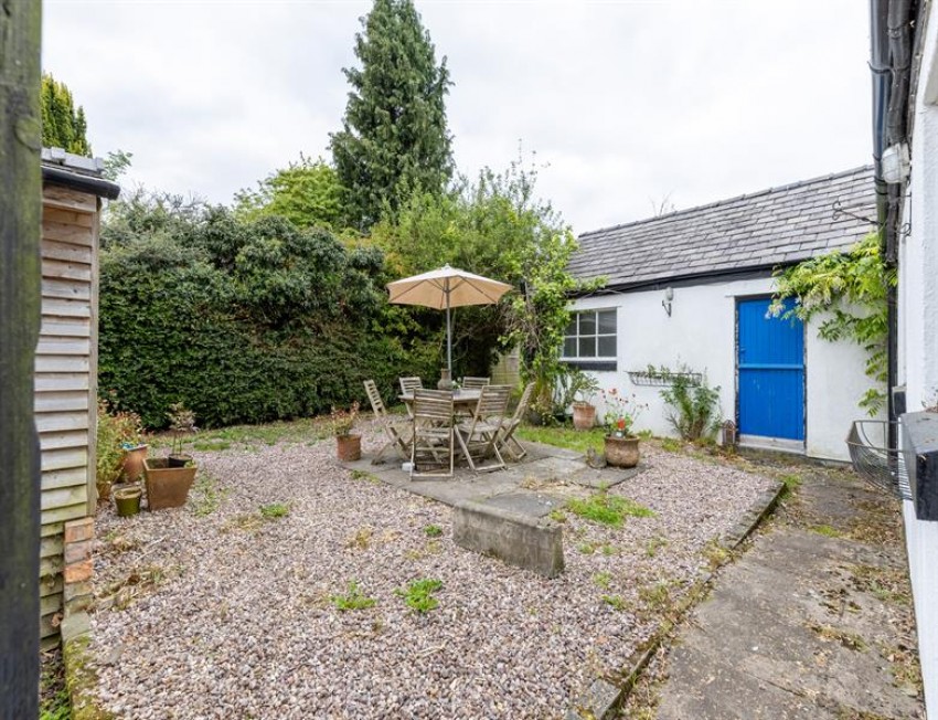 Images for House, double garage and annexe surrounded by fields on Basfords Lane