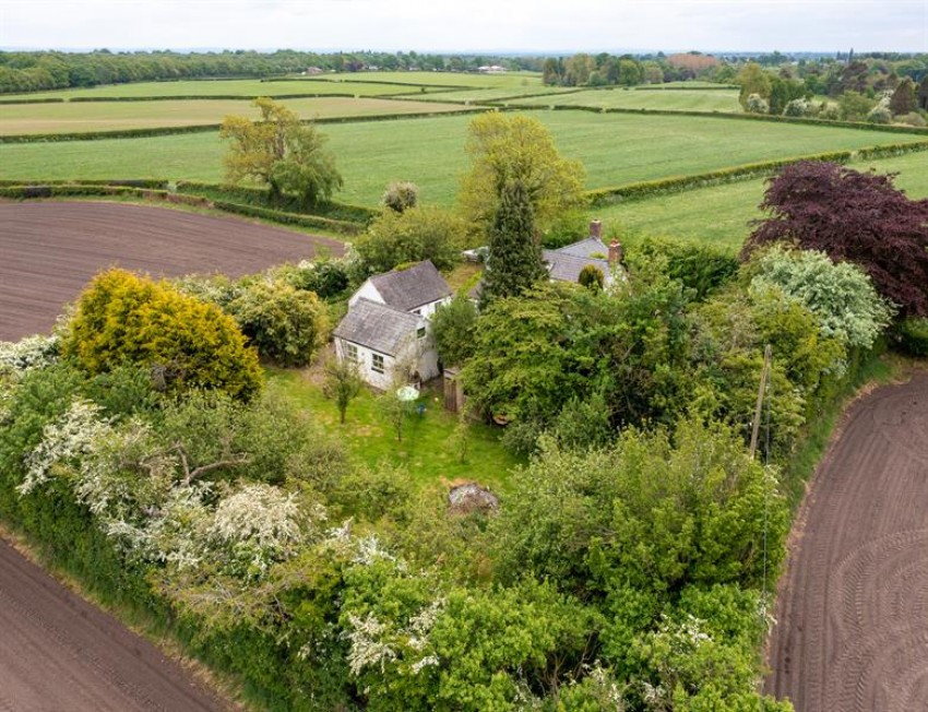 Images for House, double garage and annexe surrounded by fields on Basfords Lane