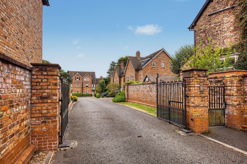 Images for Dukes Walk, Hale, WA15