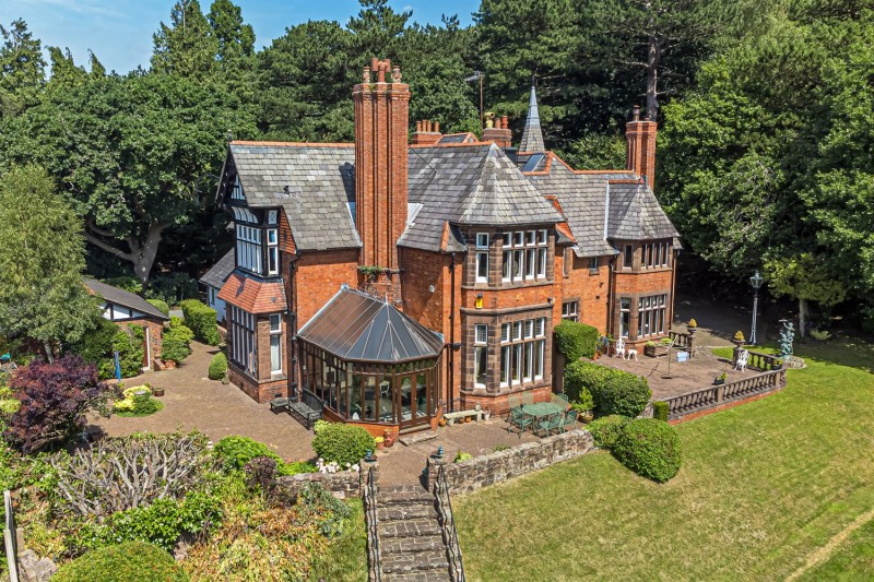 Iconic Victorian Splendour in A Superb Setting 