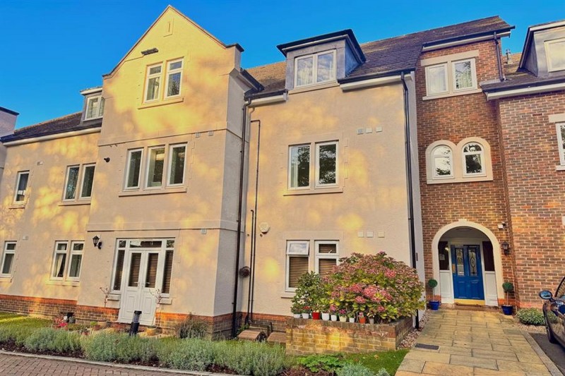 Grove Lane, Hale, WA15