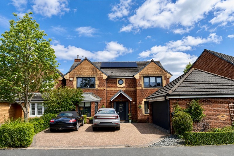 Valley Road, Glossop, SK13