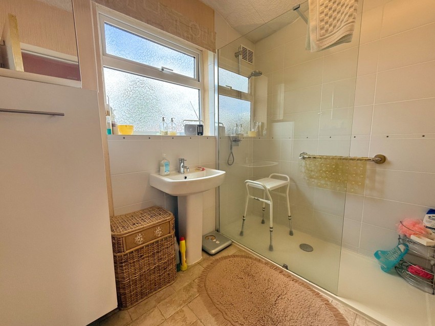 Images for Newlyn Drive, Sale, M33