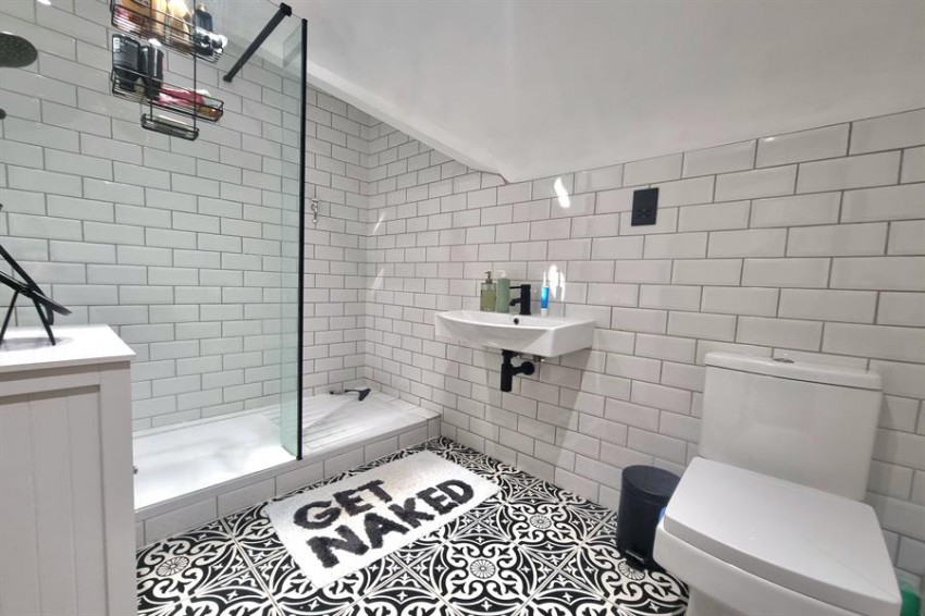 Images for The Pines, Sale