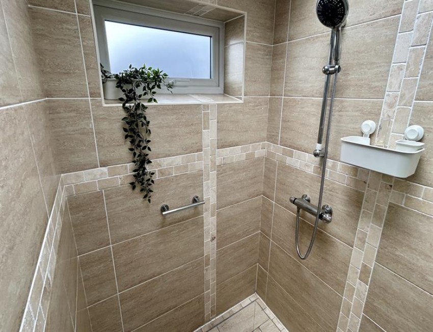 Images for East Avenue, Heald Green